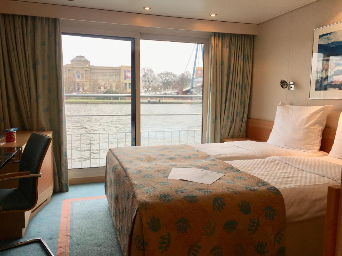 Ms Select Bellejour - Dusseldorf